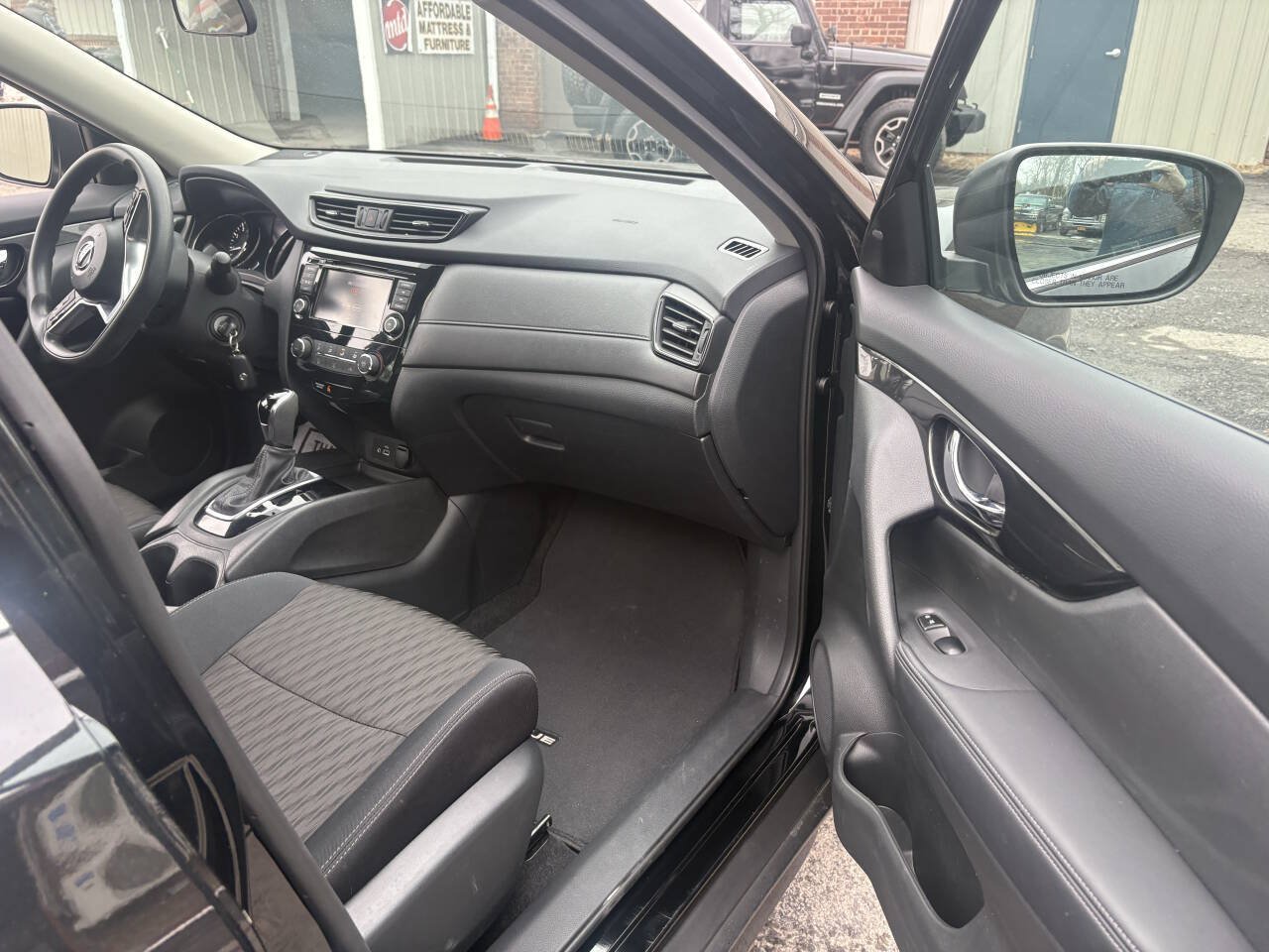 Used 2018 Nissan Rogue S AWD/4WD image 9