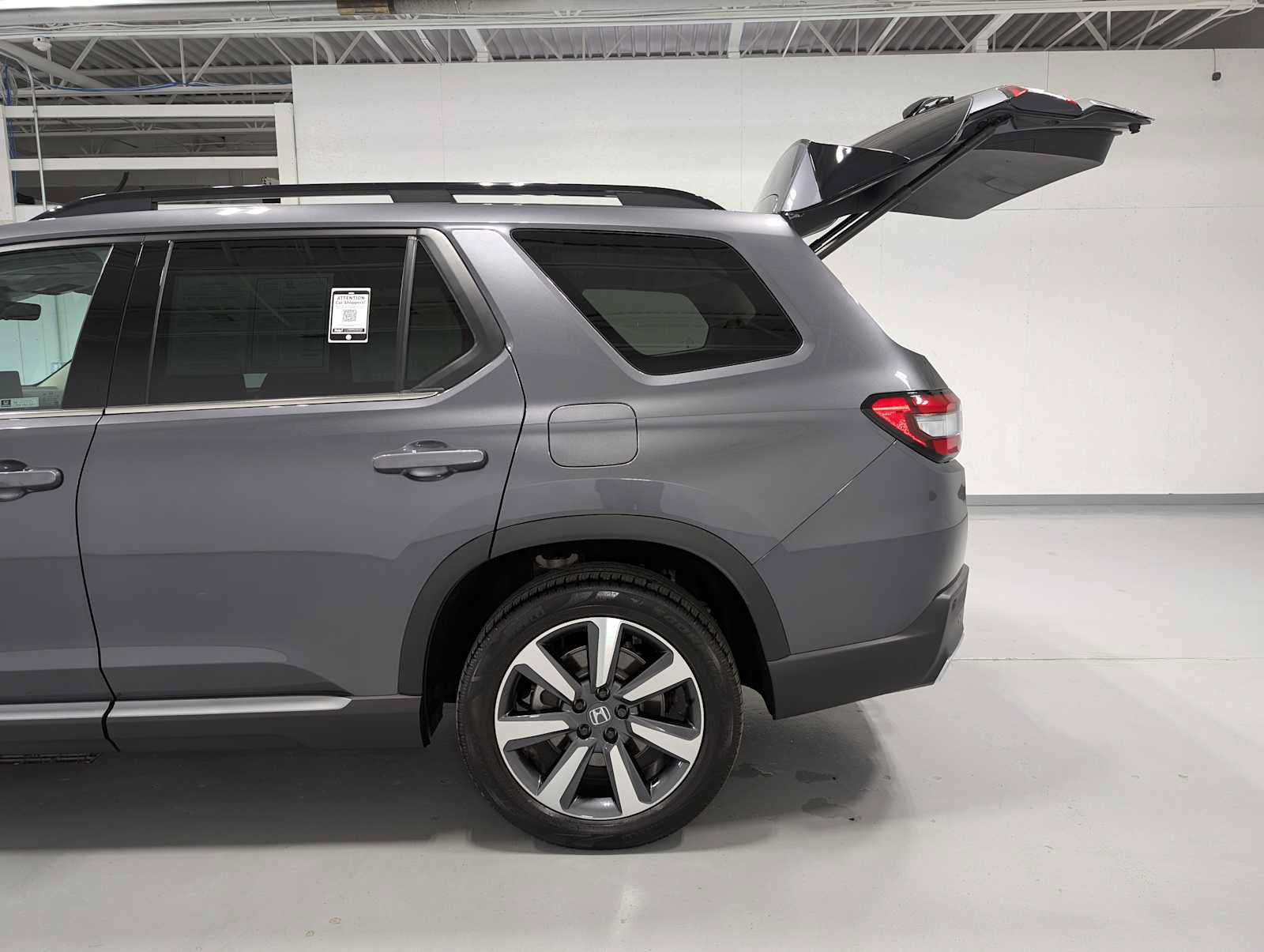 Certified 2025 Honda Pilot Touring image 11