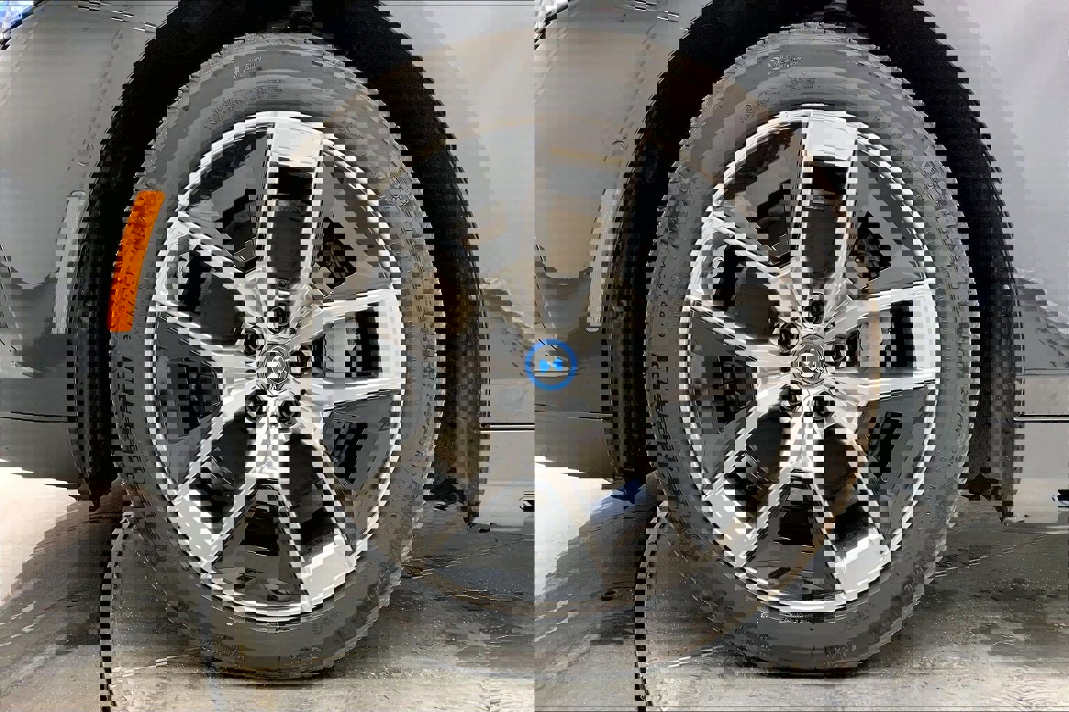 Used 2024 BMW i5 eDrive40i w/ Premium Package image 9