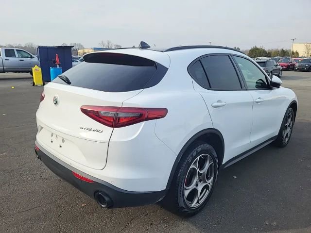 Used 2022 Alfa Romeo Stelvio Sprint image 30