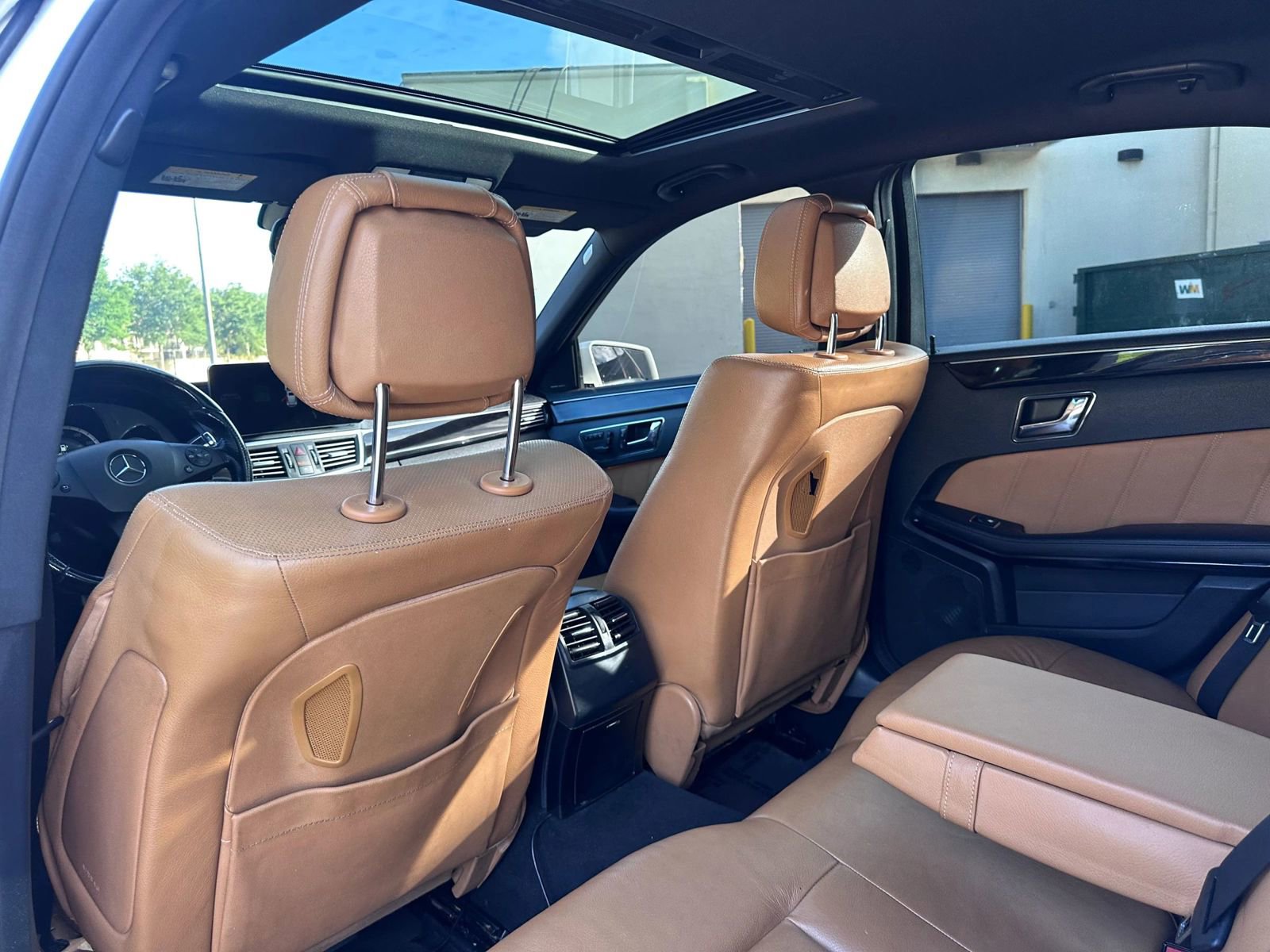 Used 2010 Mercedes-Benz E 550 4MATIC Sedan image 10
