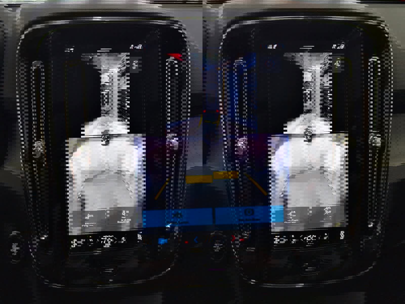 Used 2025 Volvo XC40 B5 Plus image 28