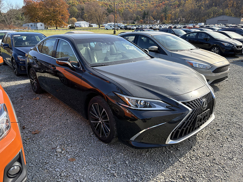 Used 2025 Lexus ES 300h w/ Premium Package image 4