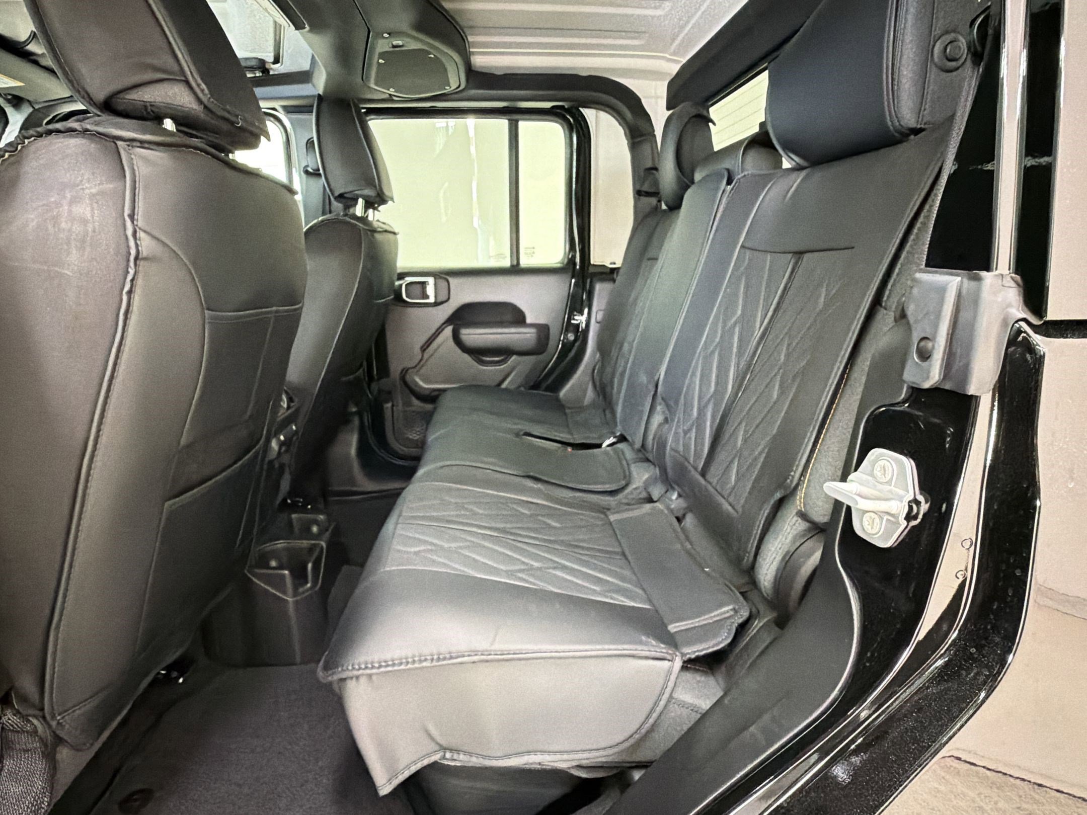 Used 2025 Jeep Gladiator Sport image 15