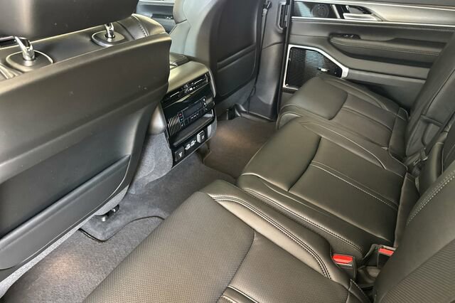 New 2026 Jeep Grand Wagoneer Limited AWD/4WD image 9