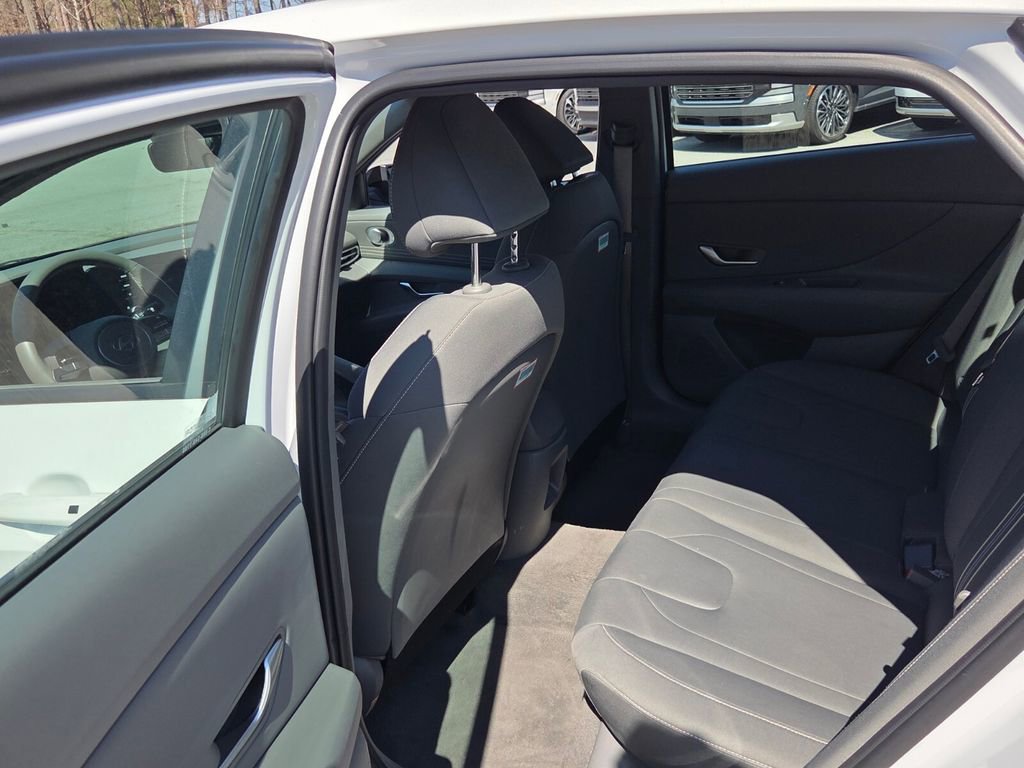 Used 2025 Hyundai Elantra Sport image 7
