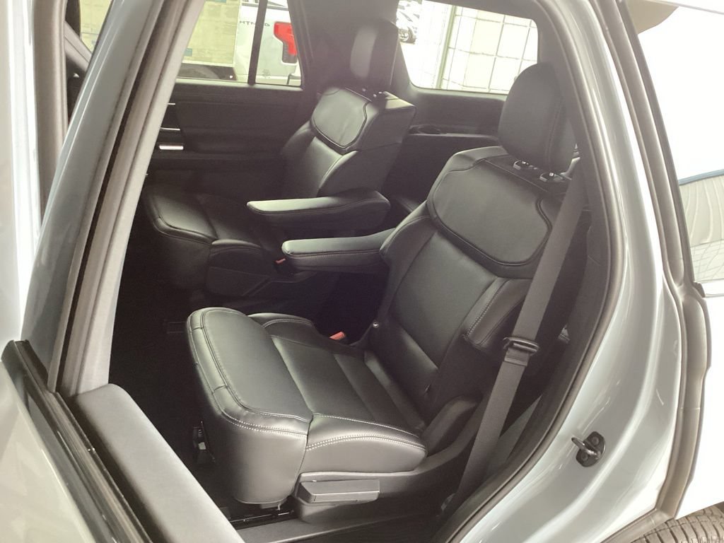 New 2026 Ford Expedition Platinum w/ Stealth Appearance Package AWD/4WD image 57
