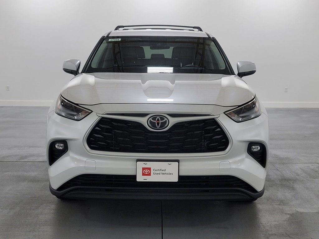 Certified 2025 Toyota Highlander LE image 3