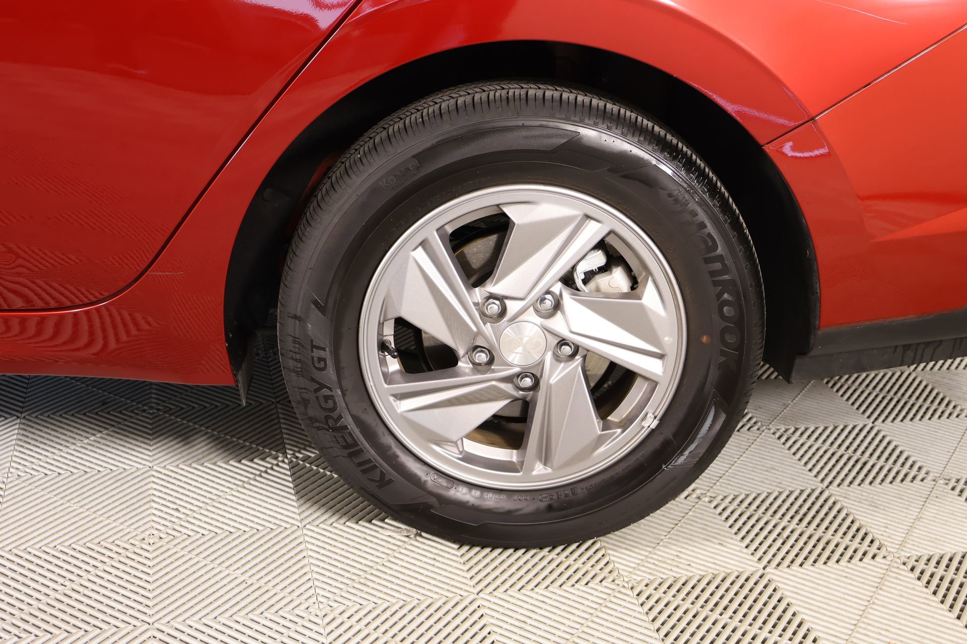 Certified 2024 Hyundai Elantra SE image 17