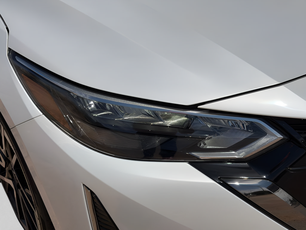 Used 2025 Nissan Sentra SR FWD image 9