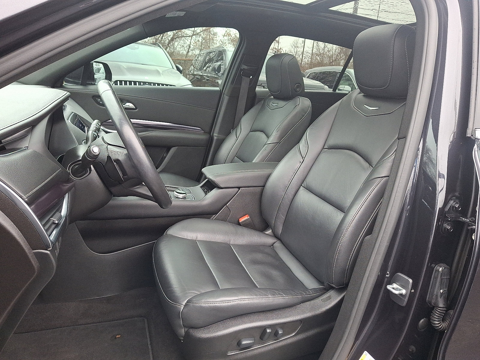 Certified 2023 Cadillac XT4 Luxury w/ Cold Weather Package image 16