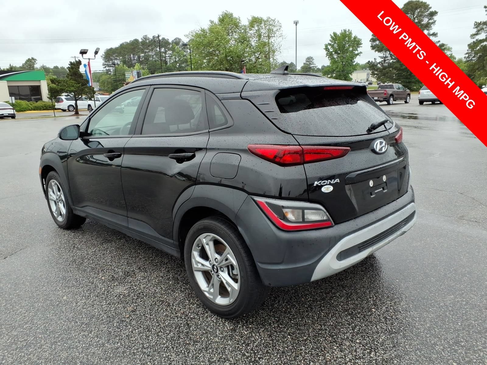 Used 2023 Hyundai Kona SEL AWD/4WD image 3