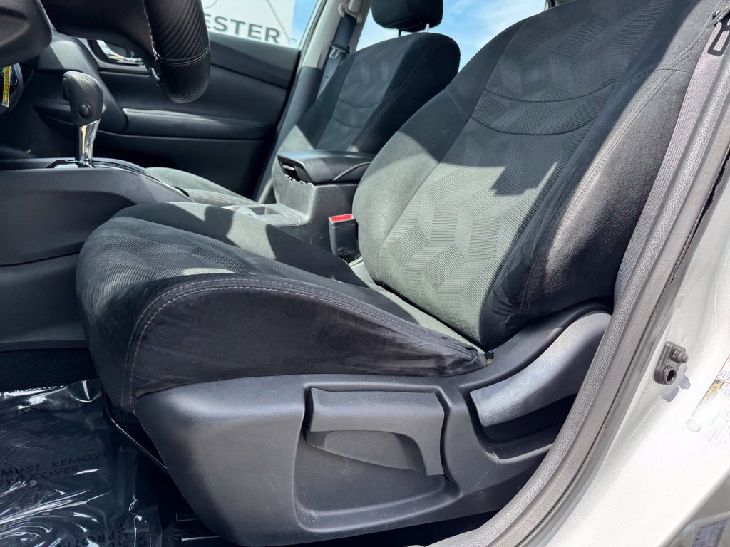 Used 2015 Nissan Rogue S AWD/4WD image 6