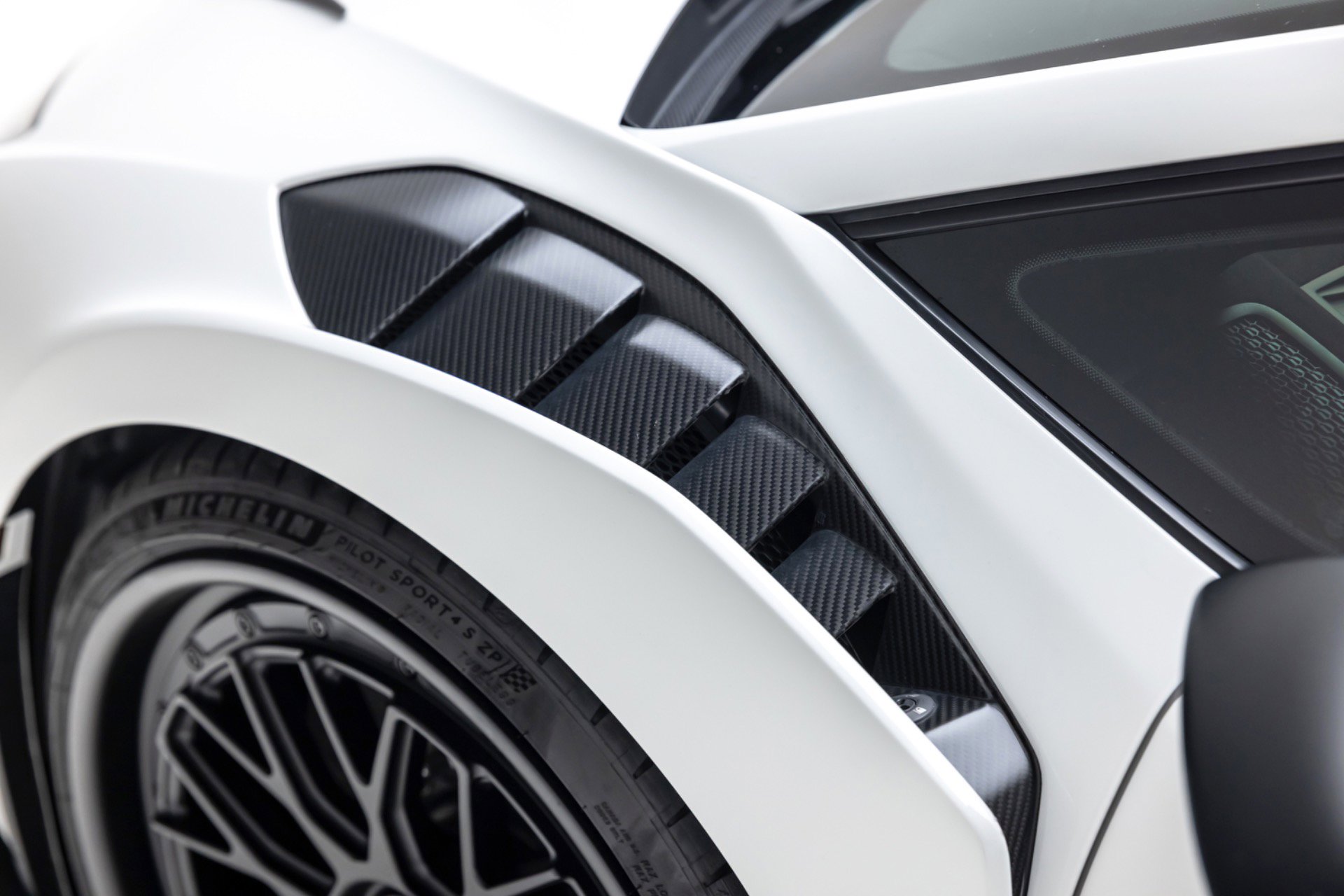 Used 2022 Lamborghini Huracan STO image 24