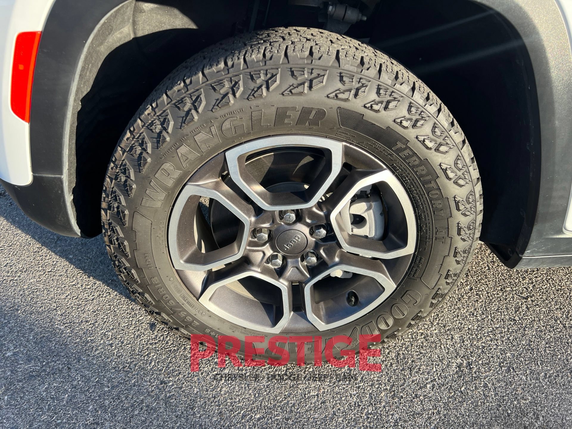 Used 2022 Jeep Grand Cherokee Trailhawk AWD/4WD image 11