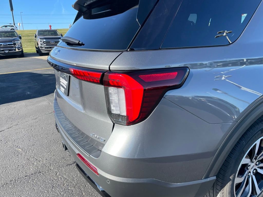 Used 2025 Ford Explorer ST-Line AWD/4WD image 33