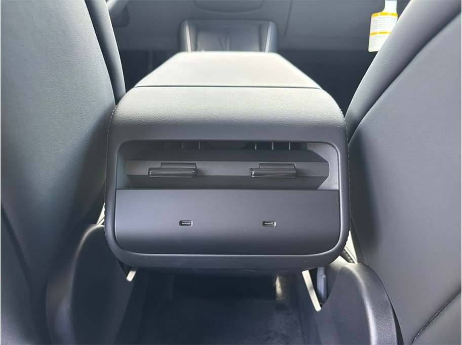 Used 2026 Tesla Model Y 2WD image 32