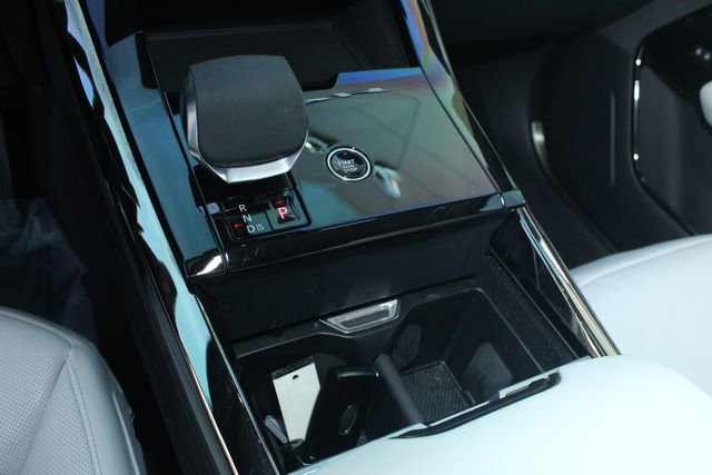 Used 2024 Land Rover Range Rover Sport SE image 16