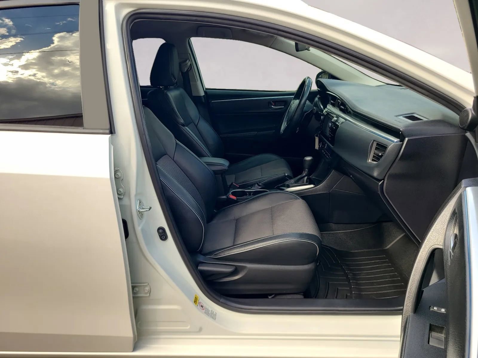 Used 2015 Toyota Corolla S FWD image 23