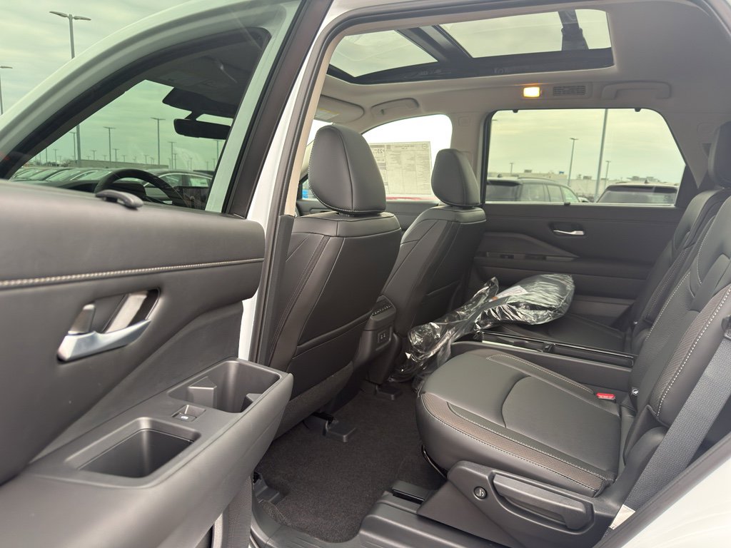 New 2026 Nissan Pathfinder SL image 30