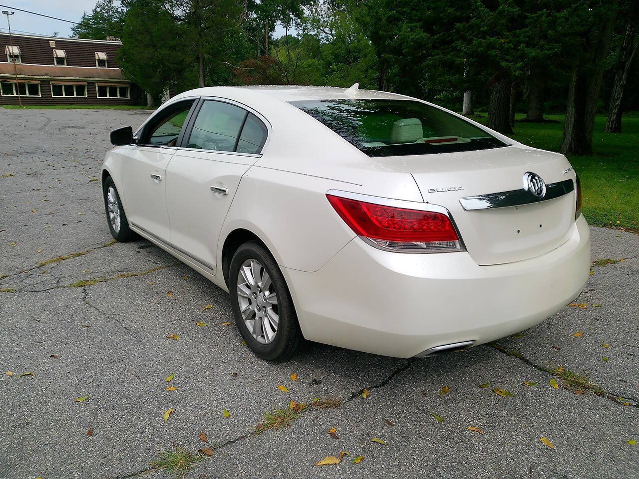 Used 2012 Buick LaCrosse Convenience FWD image 8