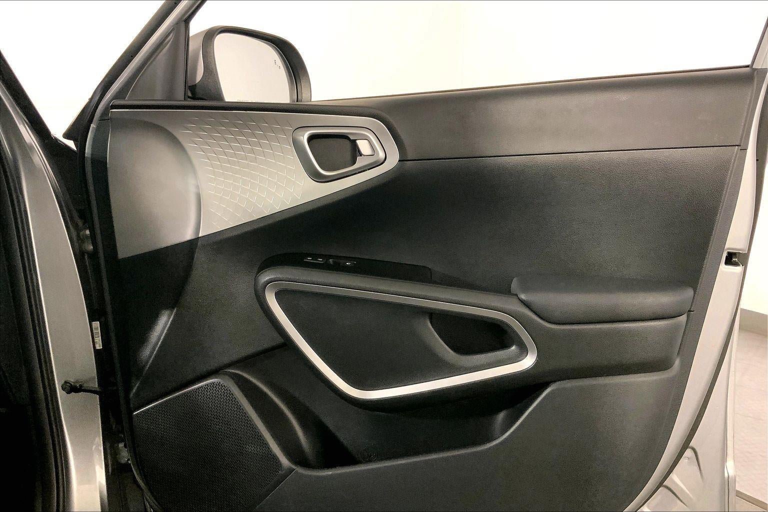 Certified 2025 Kia Soul LX w/ LX Technology Package FWD image 25