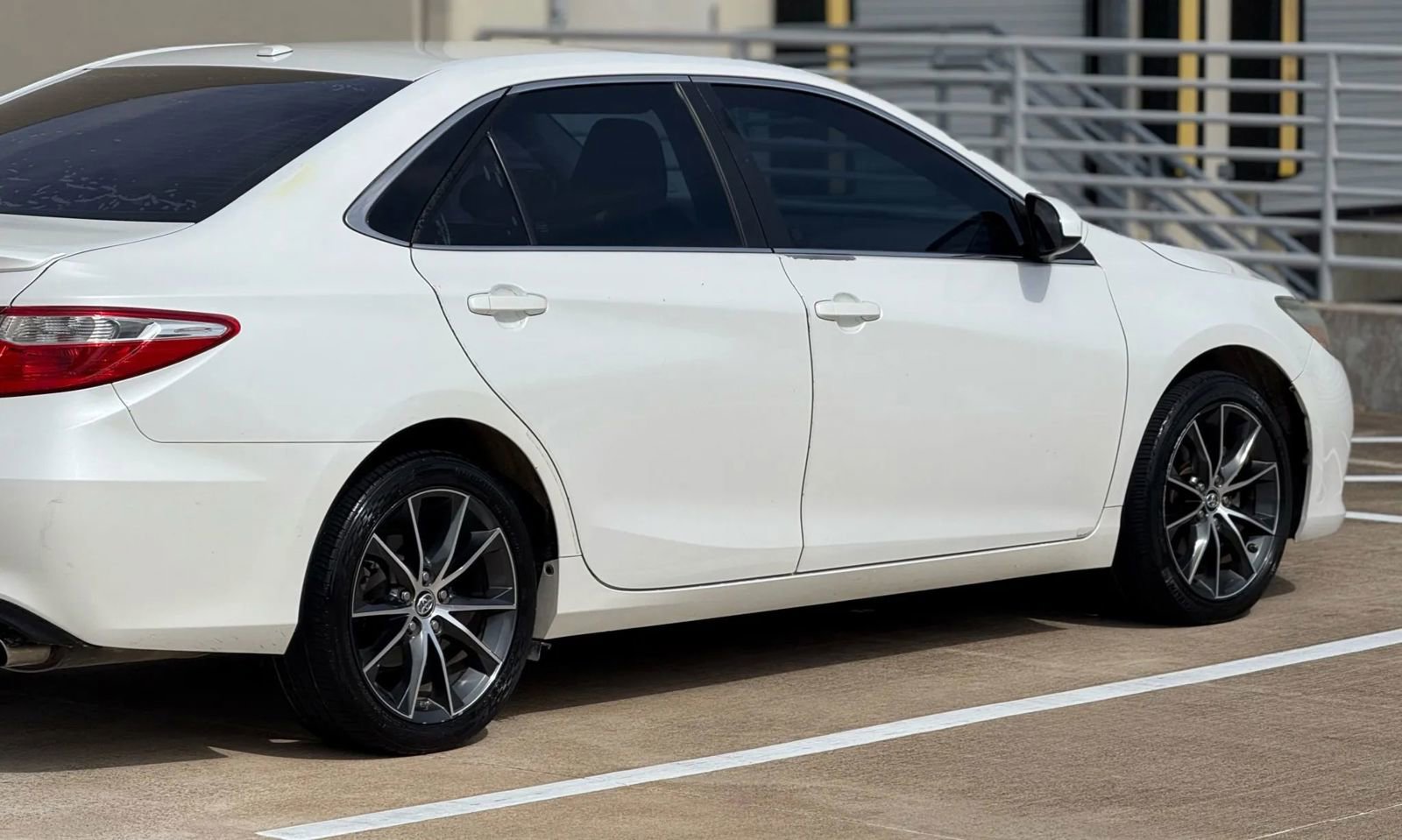 Used 2015 Toyota Camry XSE w/ Moonroof Package FWD image 9