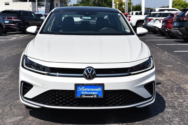 Used 2025 Volkswagen Jetta SE w/ Sunroof Package FWD image 4