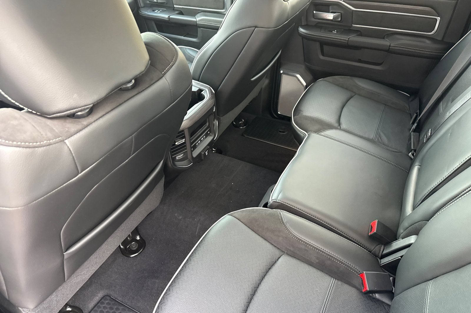New 2026 RAM 3500 Laramie AWD/4WD image 11