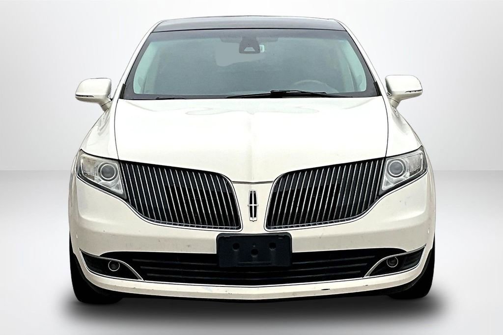 Used 2013 Lincoln MKT AWD image 2