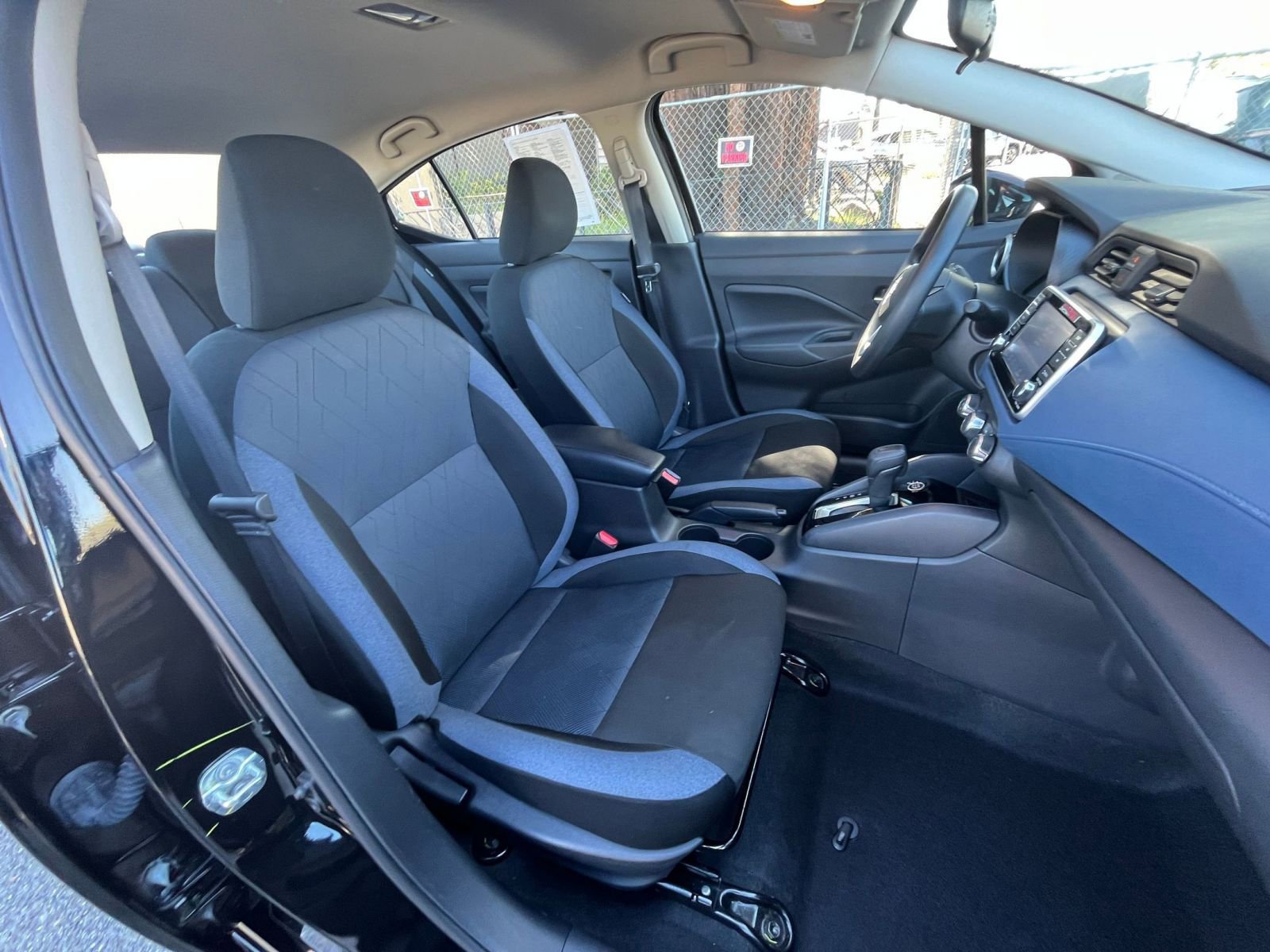 Used 2025 Nissan Versa SV image 34