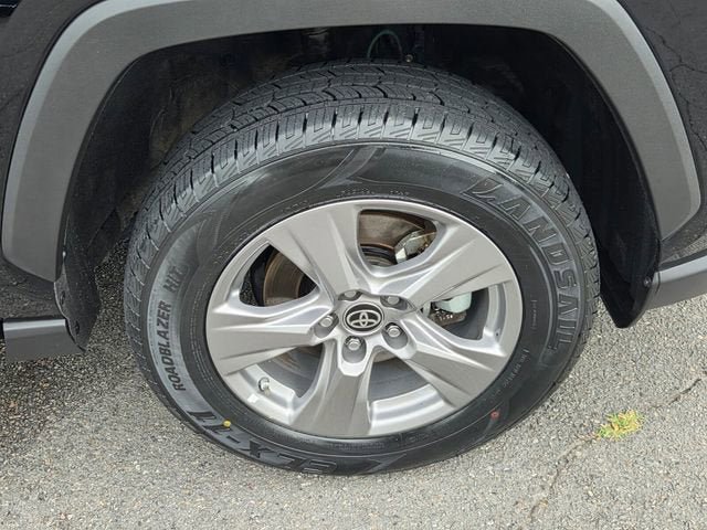 Used 2023 Toyota RAV4 LE AWD/4WD image 18