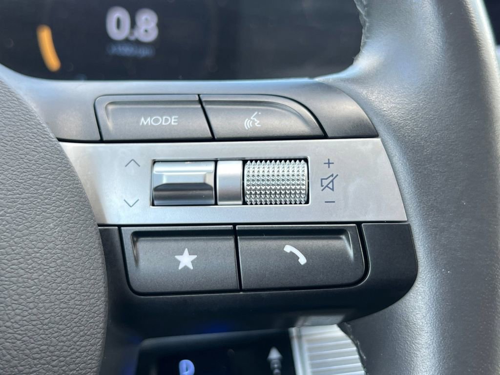 Used 2024 Hyundai Kona Limited FWD image 12