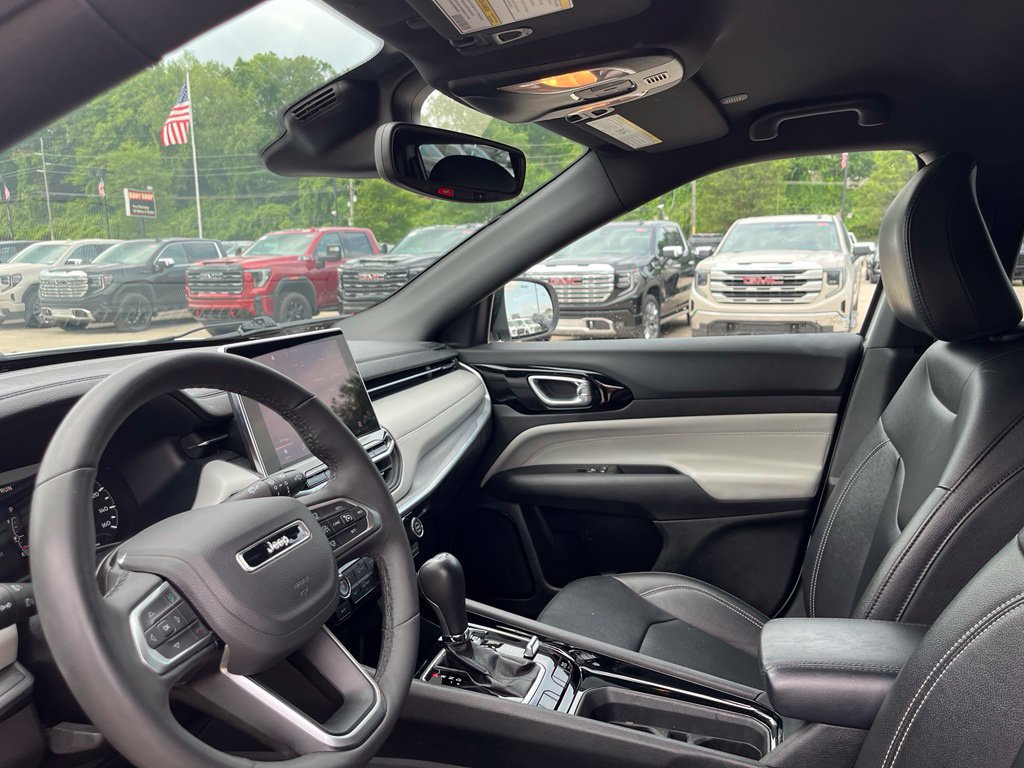 Used 2025 Jeep Compass Limited AWD/4WD image 18