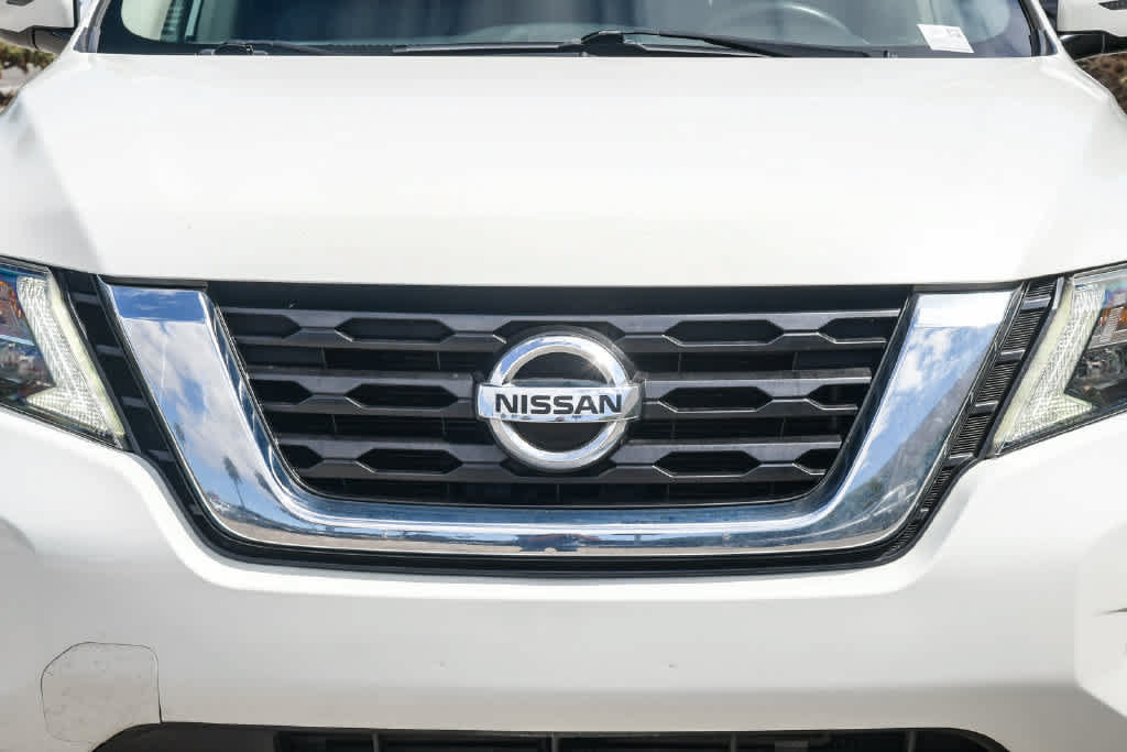 Used 2017 Nissan Pathfinder SV AWD/4WD image 5