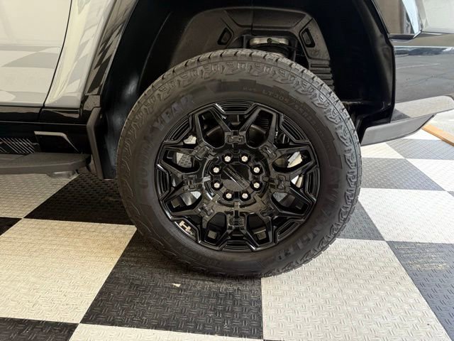 Used 2025 GMC Hummer EV 2X w/ LPO, Roof Cross Rail Package image 12