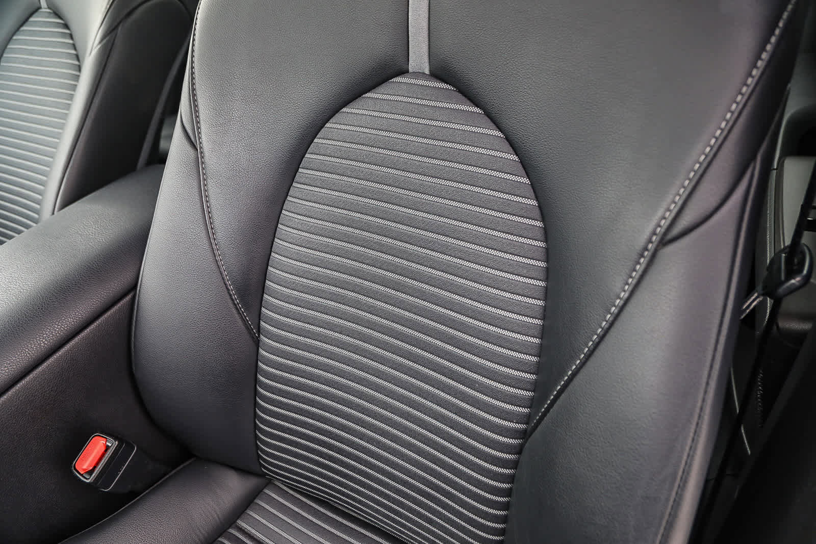 Used 2021 Toyota Camry SE w/ Convenience Package image 24