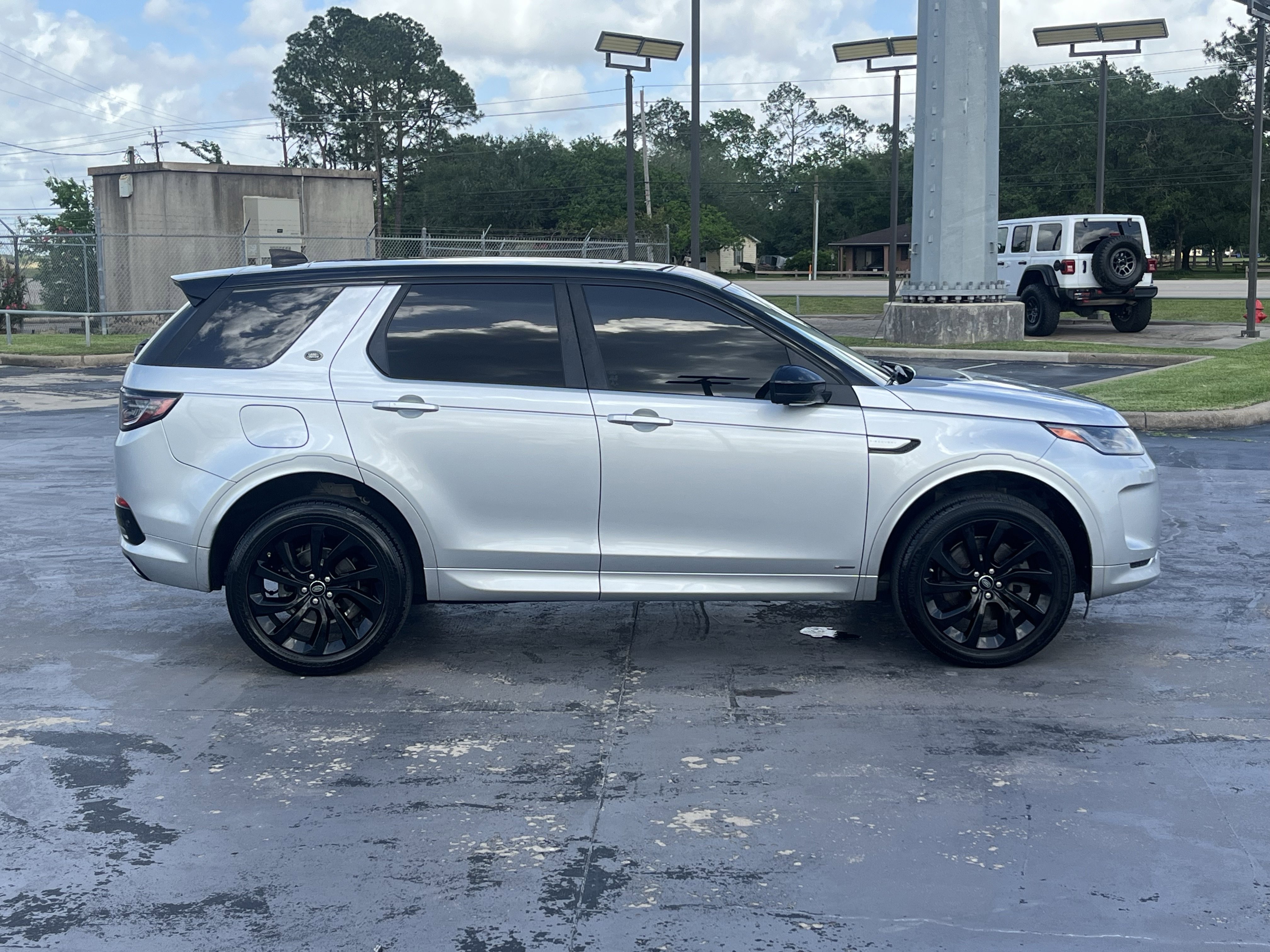 Used 2020 Land Rover Discovery Sport SE R-Dynamic AWD/4WD image 10