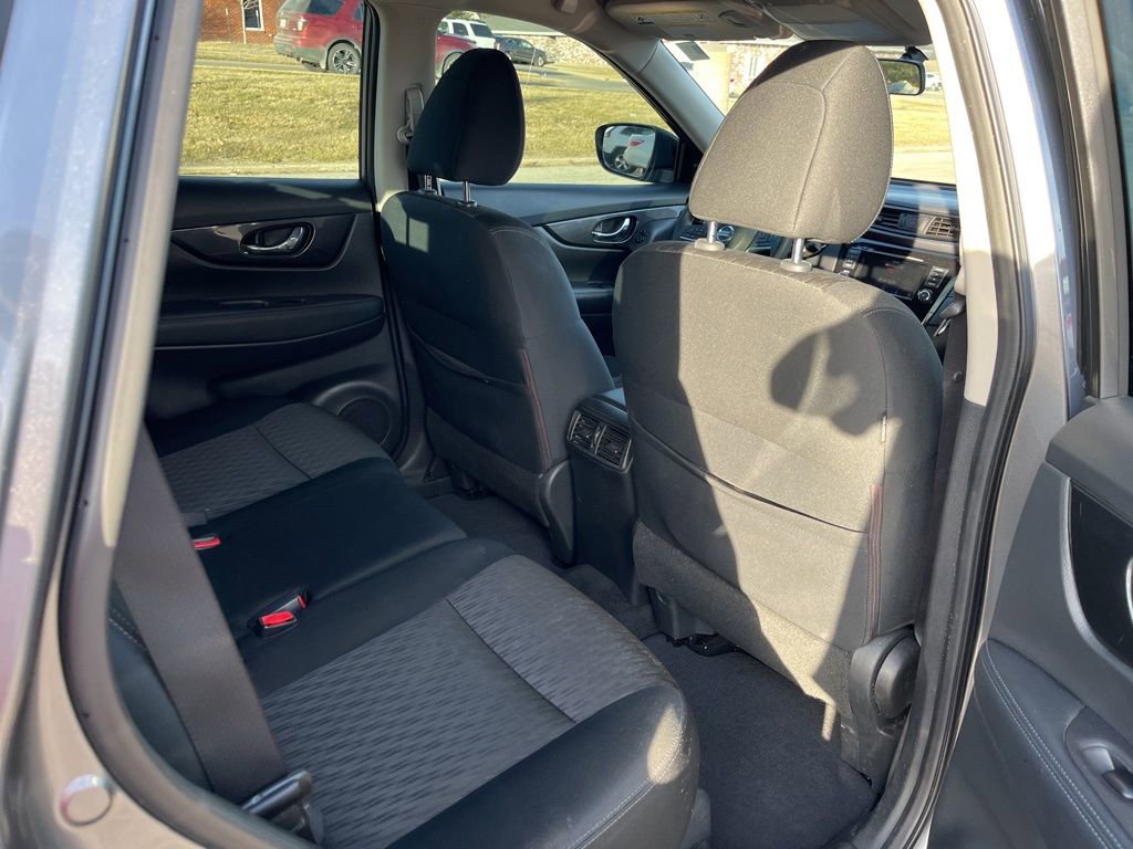 Used 2018 Nissan Rogue S image 24