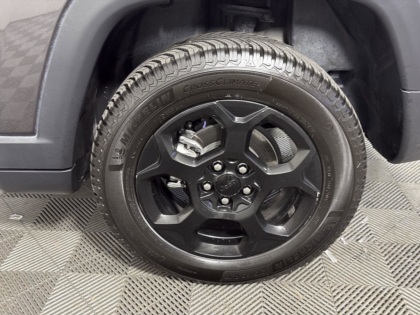 Used 2023 Jeep Compass Trailhawk w/ Trailhawk Elite Group image 16