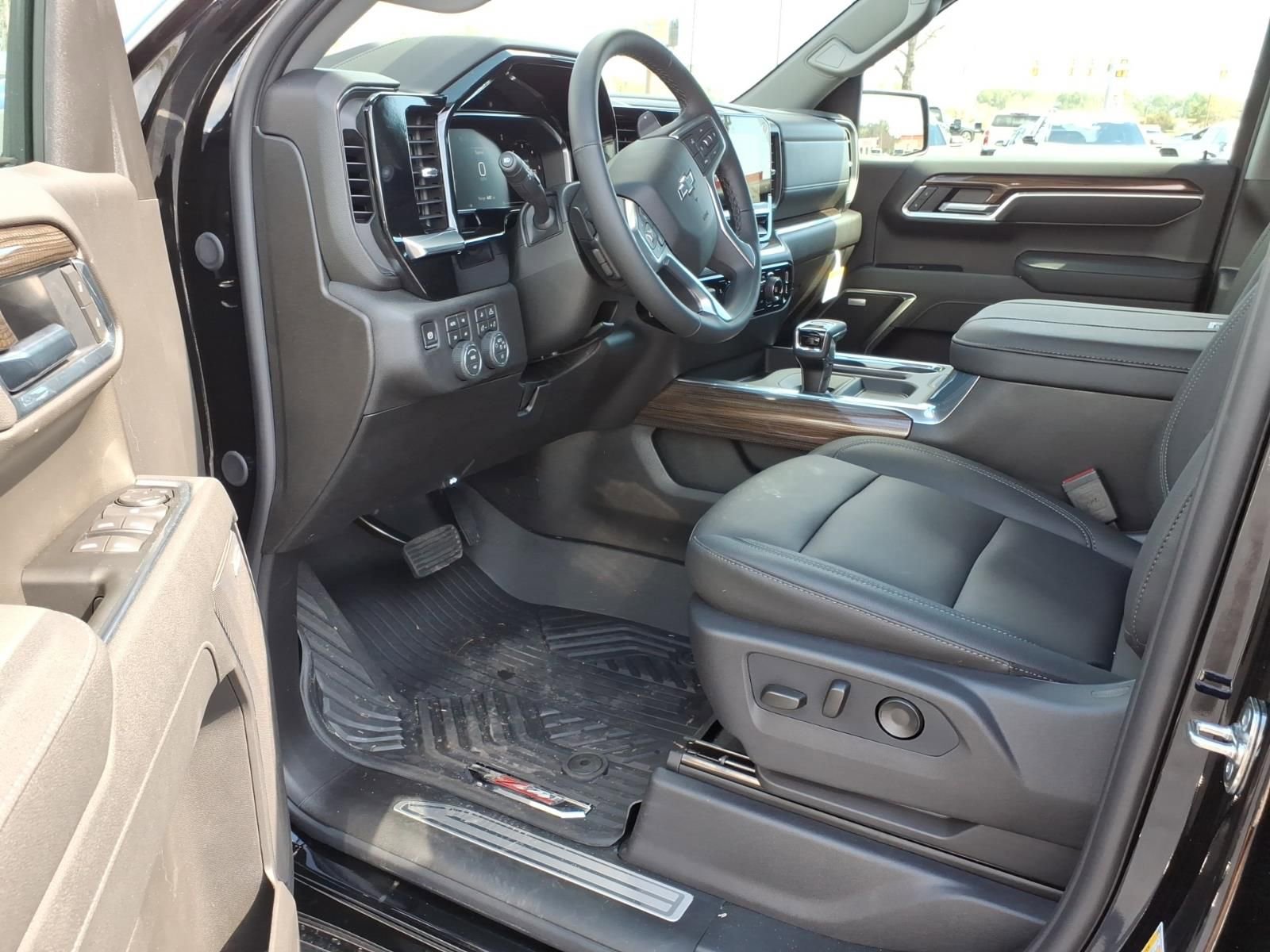New 2026 Chevrolet Silverado 1500 RST w/ Dark Appearance Package AWD/4WD image 11