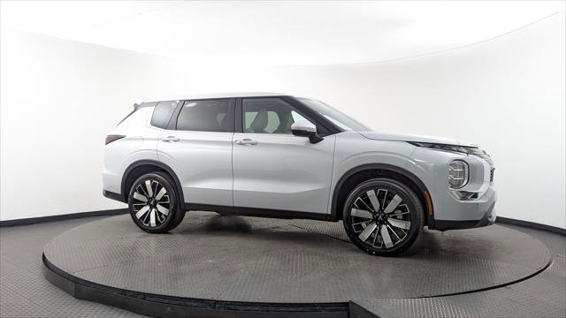 Used 2025 Mitsubishi Outlander SE image 9