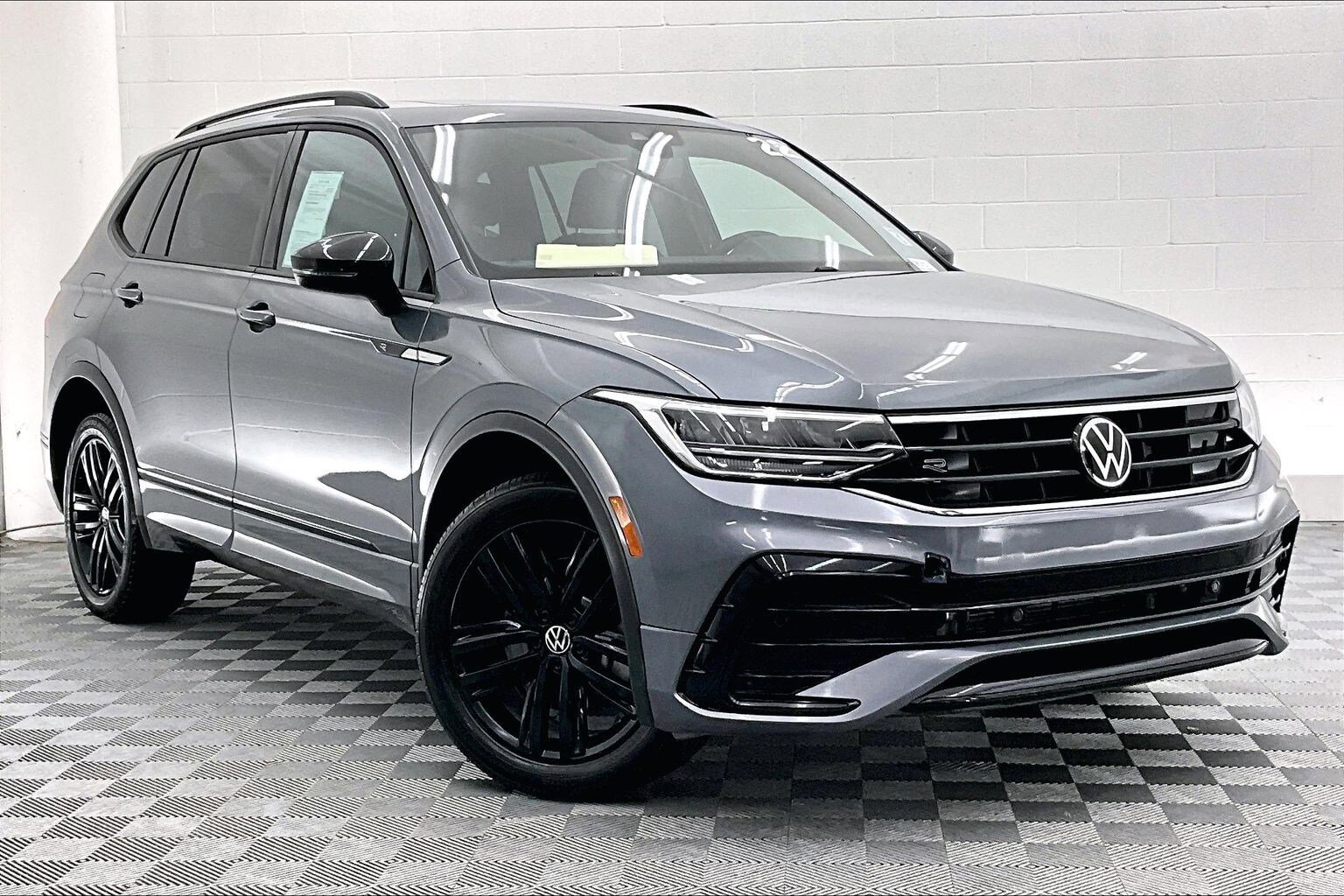 Used 2022 Volkswagen Tiguan SE R-Line FWD image 35