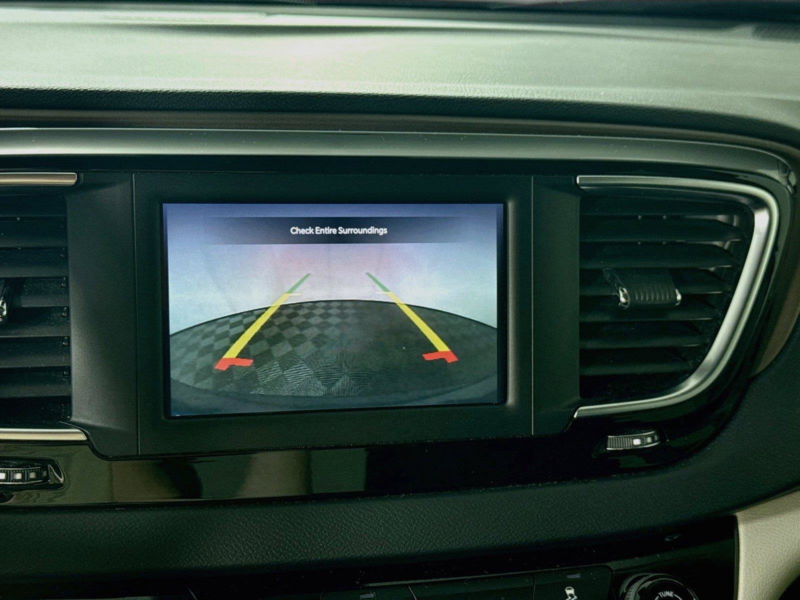 Used 2023 Chrysler Voyager LX FWD image 7