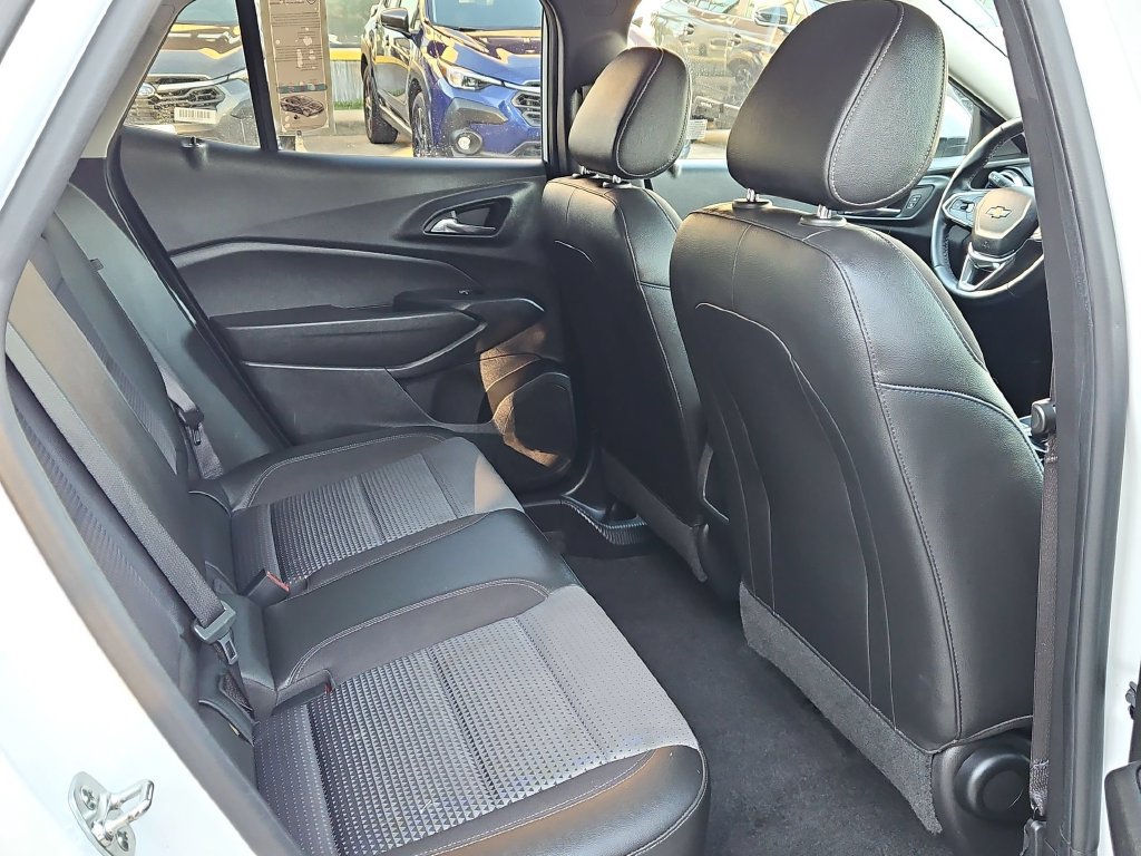 Used 2025 Chevrolet Trax LT w/ LT Convenience Package FWD image 27