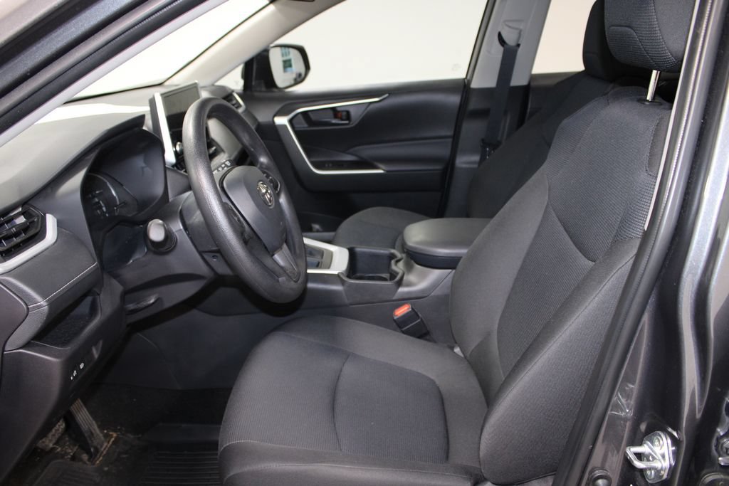 Used 2025 Toyota RAV4 LE AWD/4WD image 14