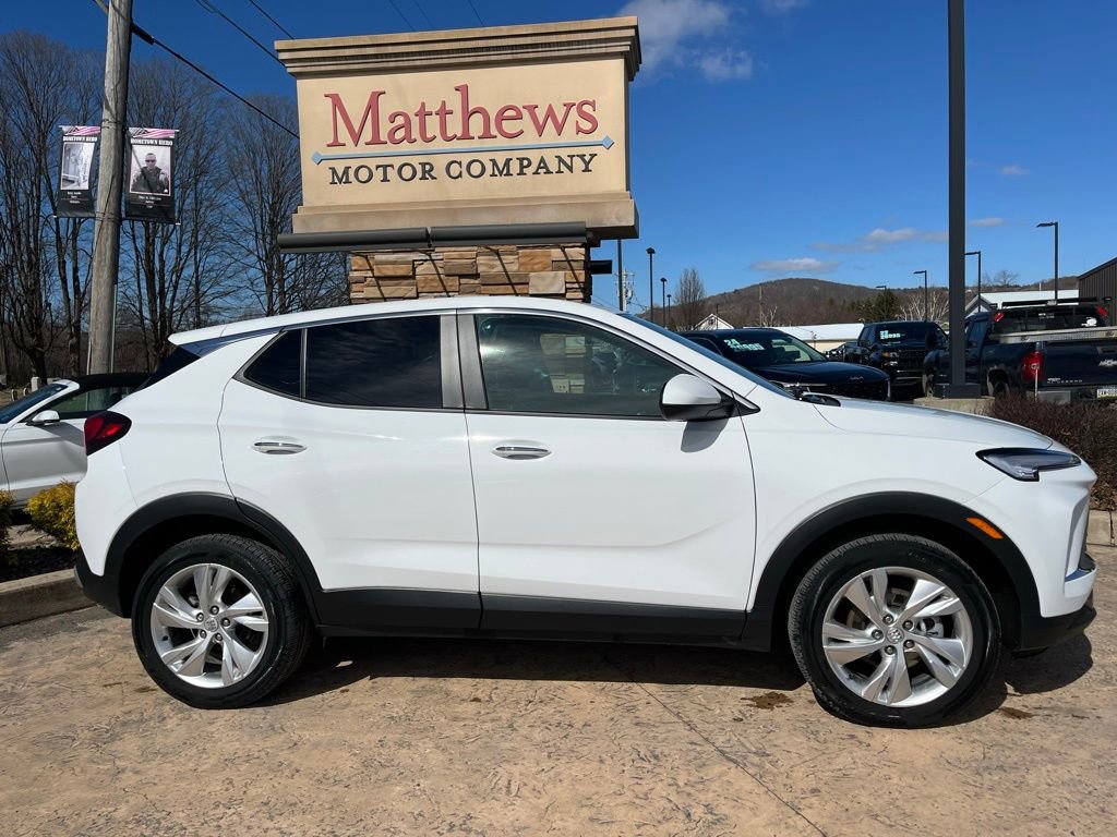 Used 2025 Buick Encore GX Preferred AWD/4WD image 4