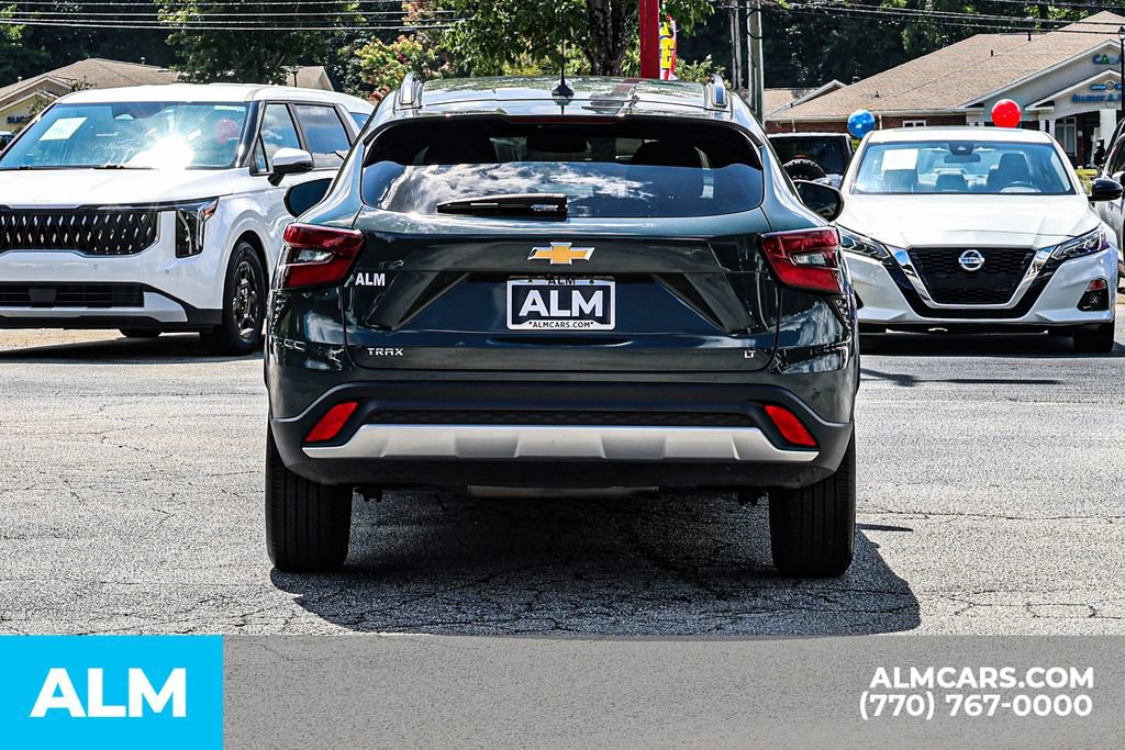 Used 2025 Chevrolet Trax LT FWD image 11