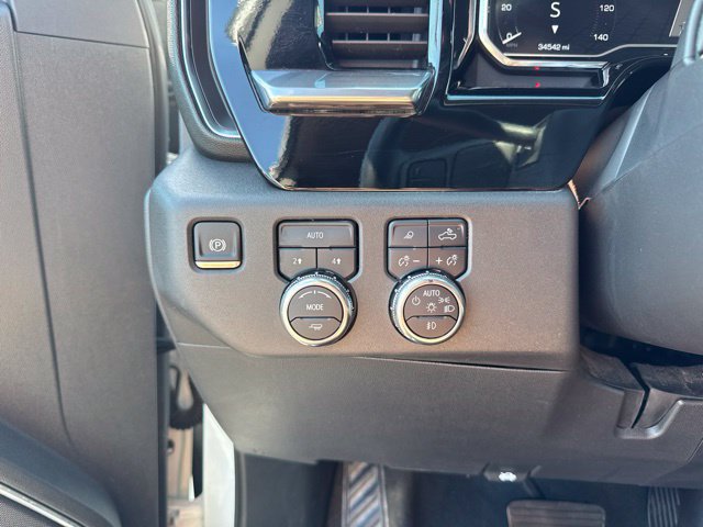 Used 2025 GMC Sierra 1500 SLT AWD/4WD image 13