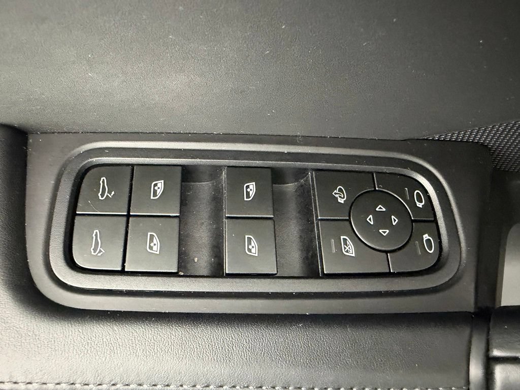 Certified 2025 Porsche Cayenne Coupe AWD/4WD image 18